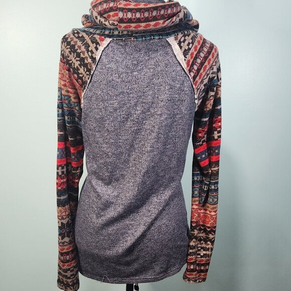 Mon Ami Gray Aztec Turtleneck Sweater
Lot F - Picture 3 of 7